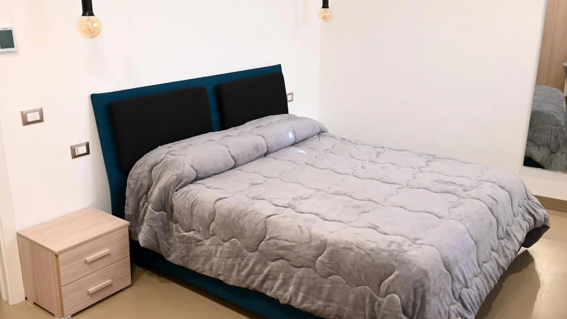 Manno'S Apartment Palermo 0*,